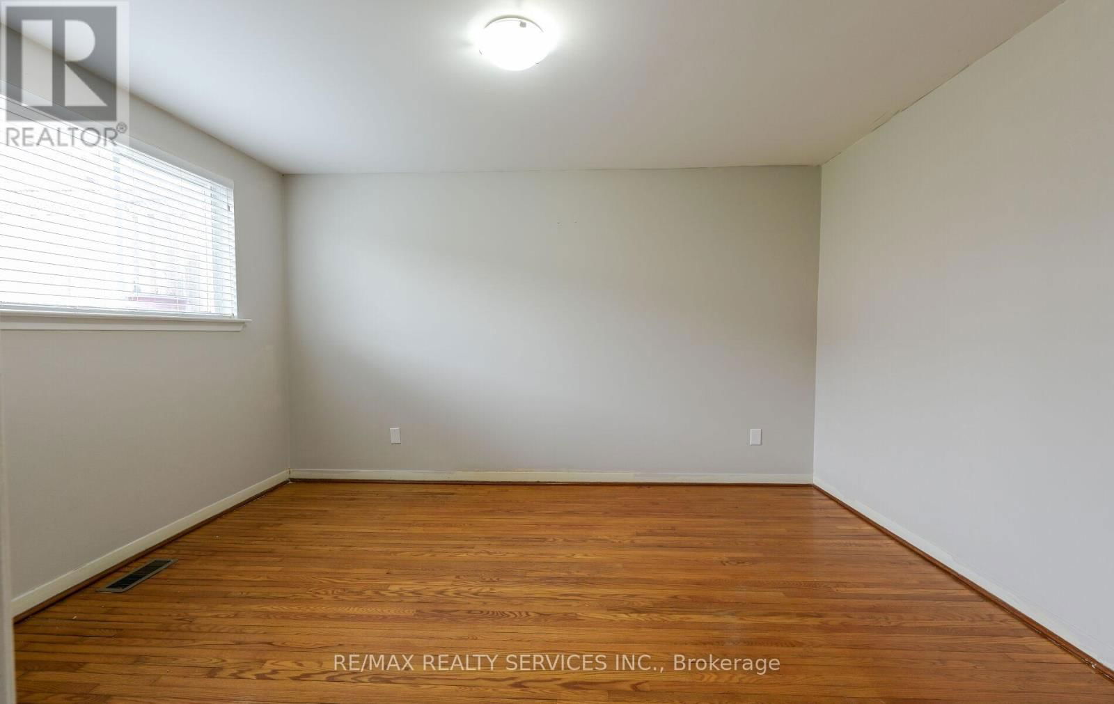 140 CLARENCE STREET Image 24