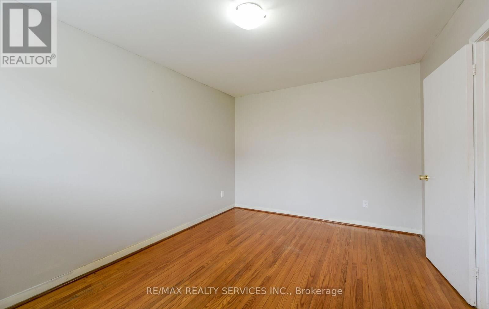 140 CLARENCE STREET Image 25