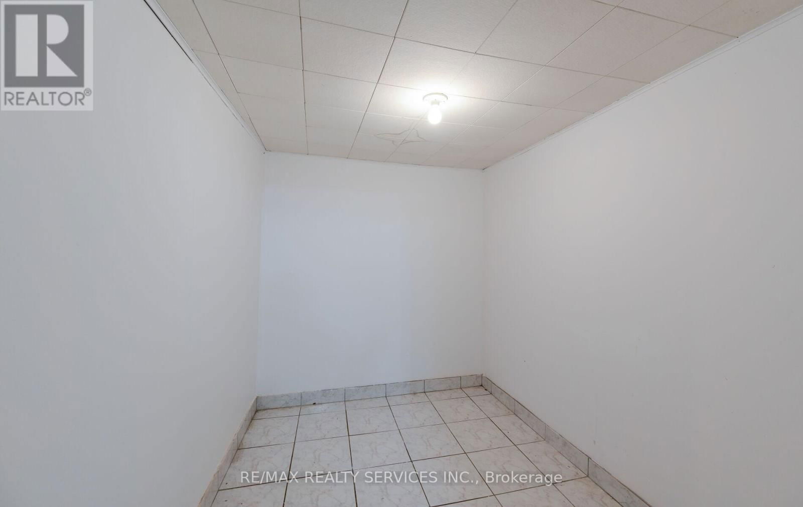 140 CLARENCE STREET Image 34