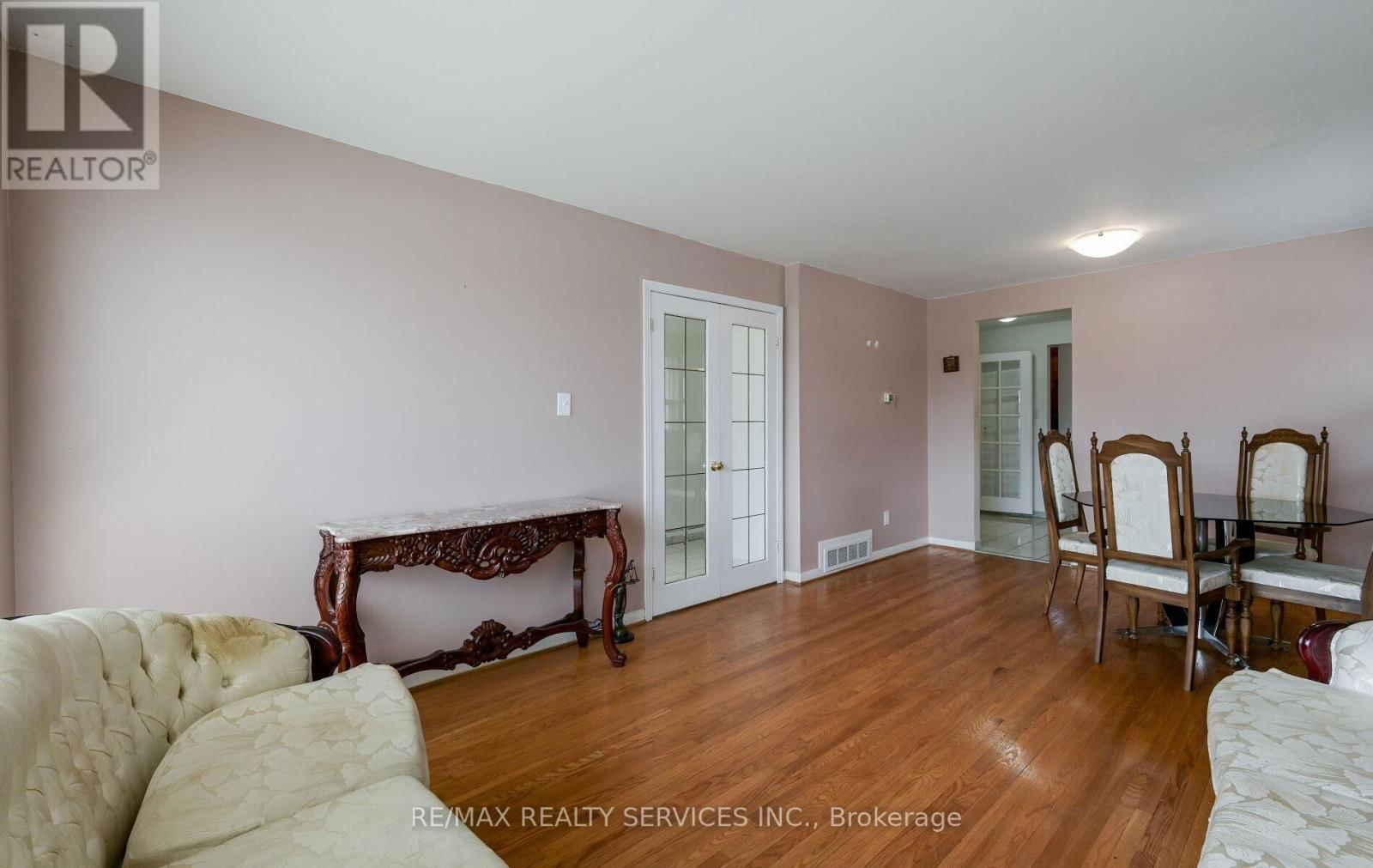 140 CLARENCE STREET Image 8