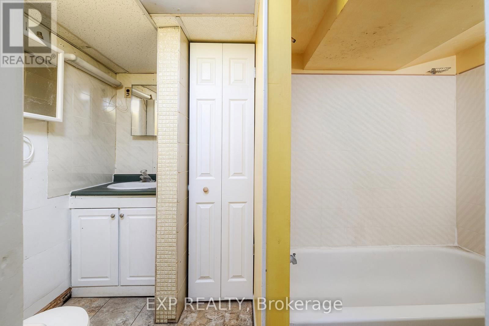 7028 JUSTINE DRIVE Image 19