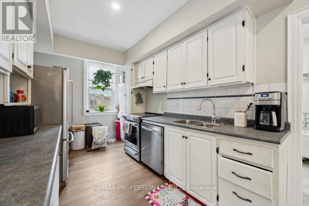 31 BROCK STREET Image 11