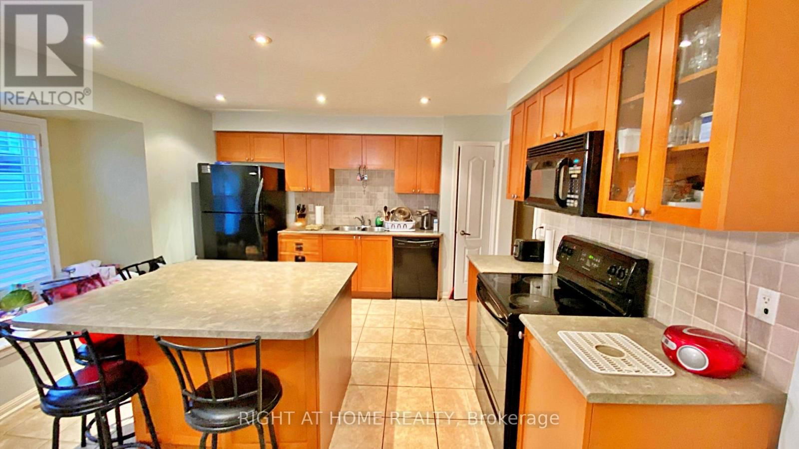 664 HOLLY AVENUE Image 10