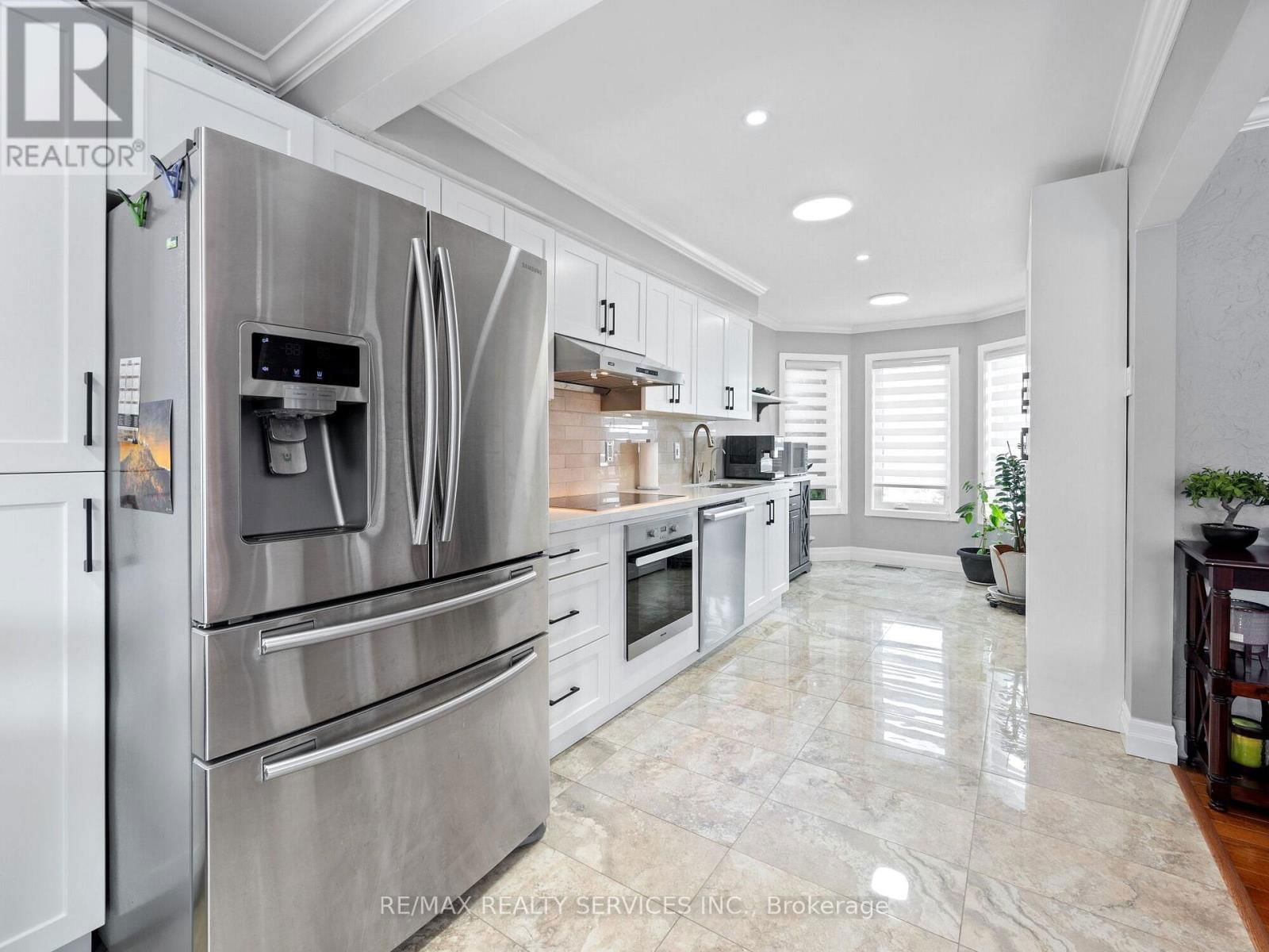 8 BRADWICK COURT Image 12