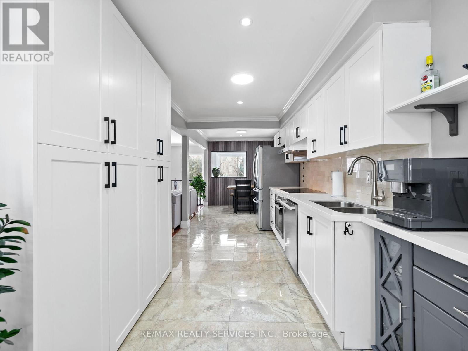 8 BRADWICK COURT Image 14