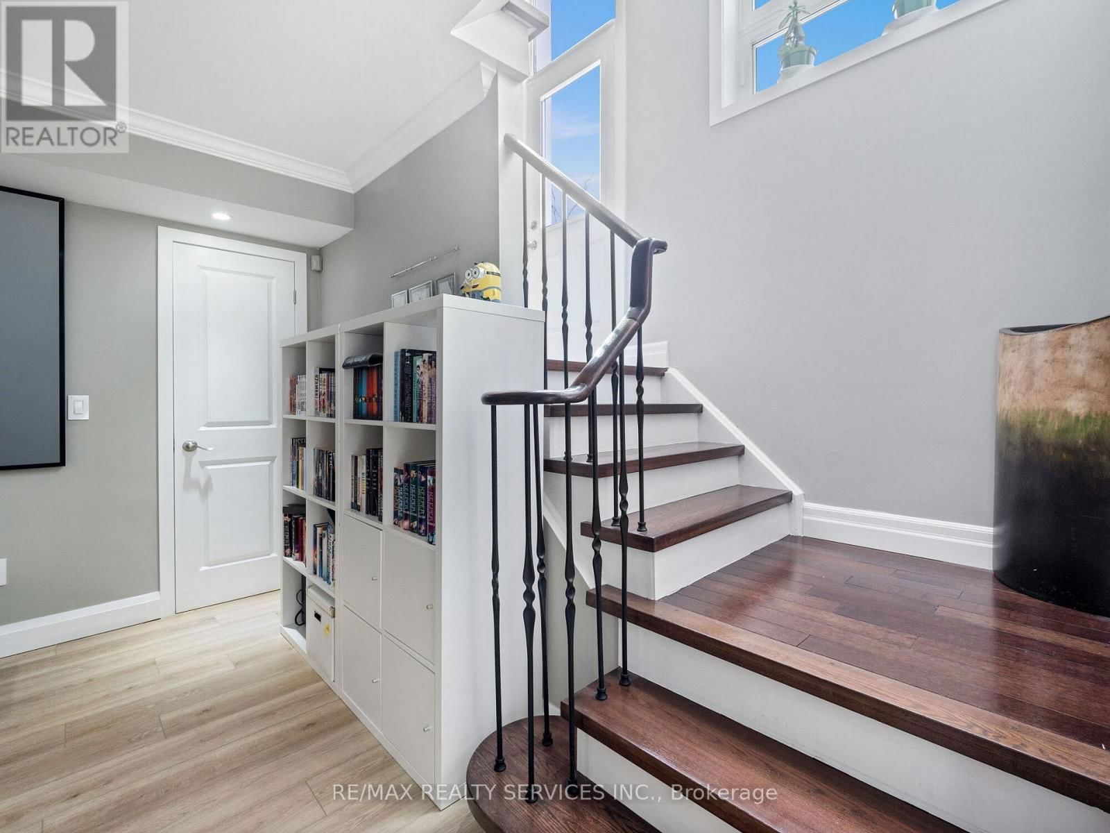 8 BRADWICK COURT Image 22
