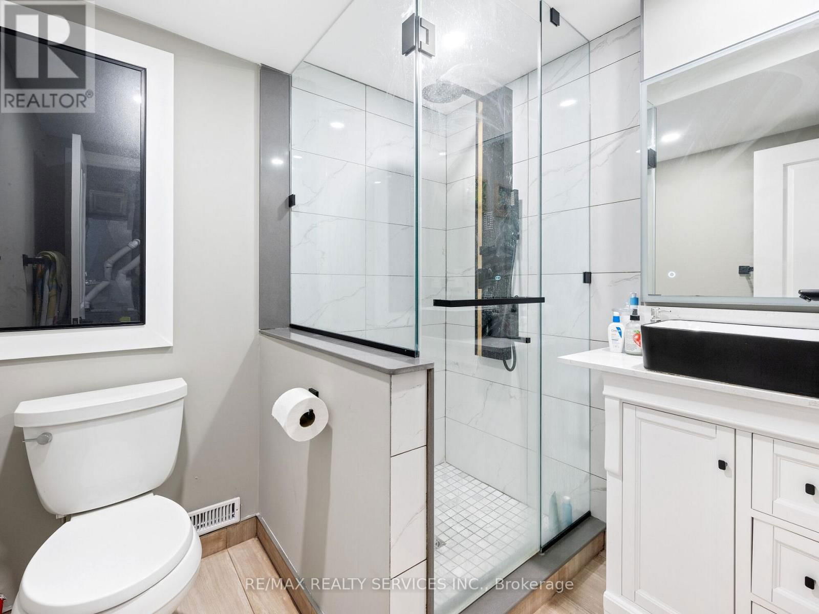 8 BRADWICK COURT Image 30