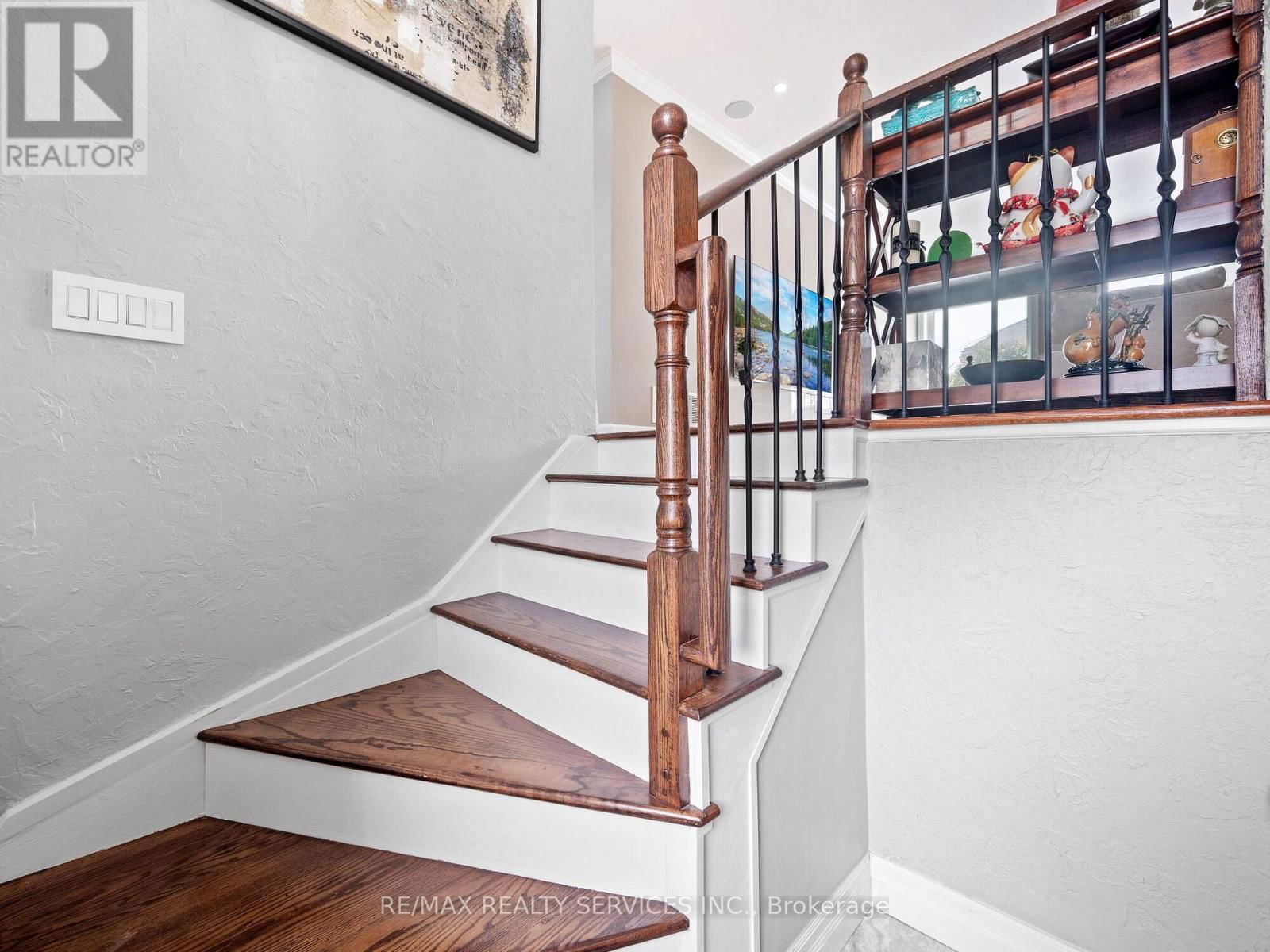 8 BRADWICK COURT Image 6