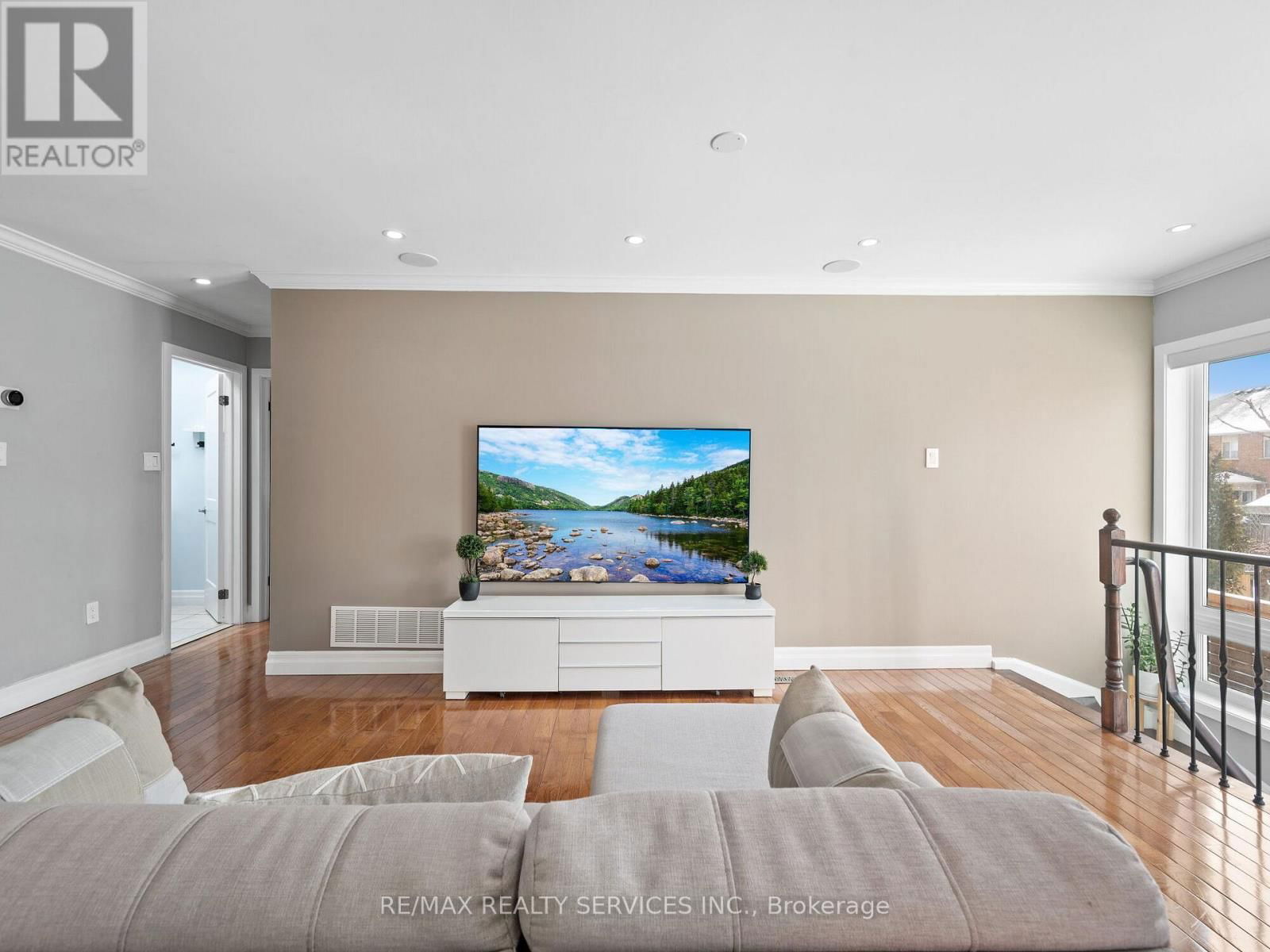 8 BRADWICK COURT Image 8