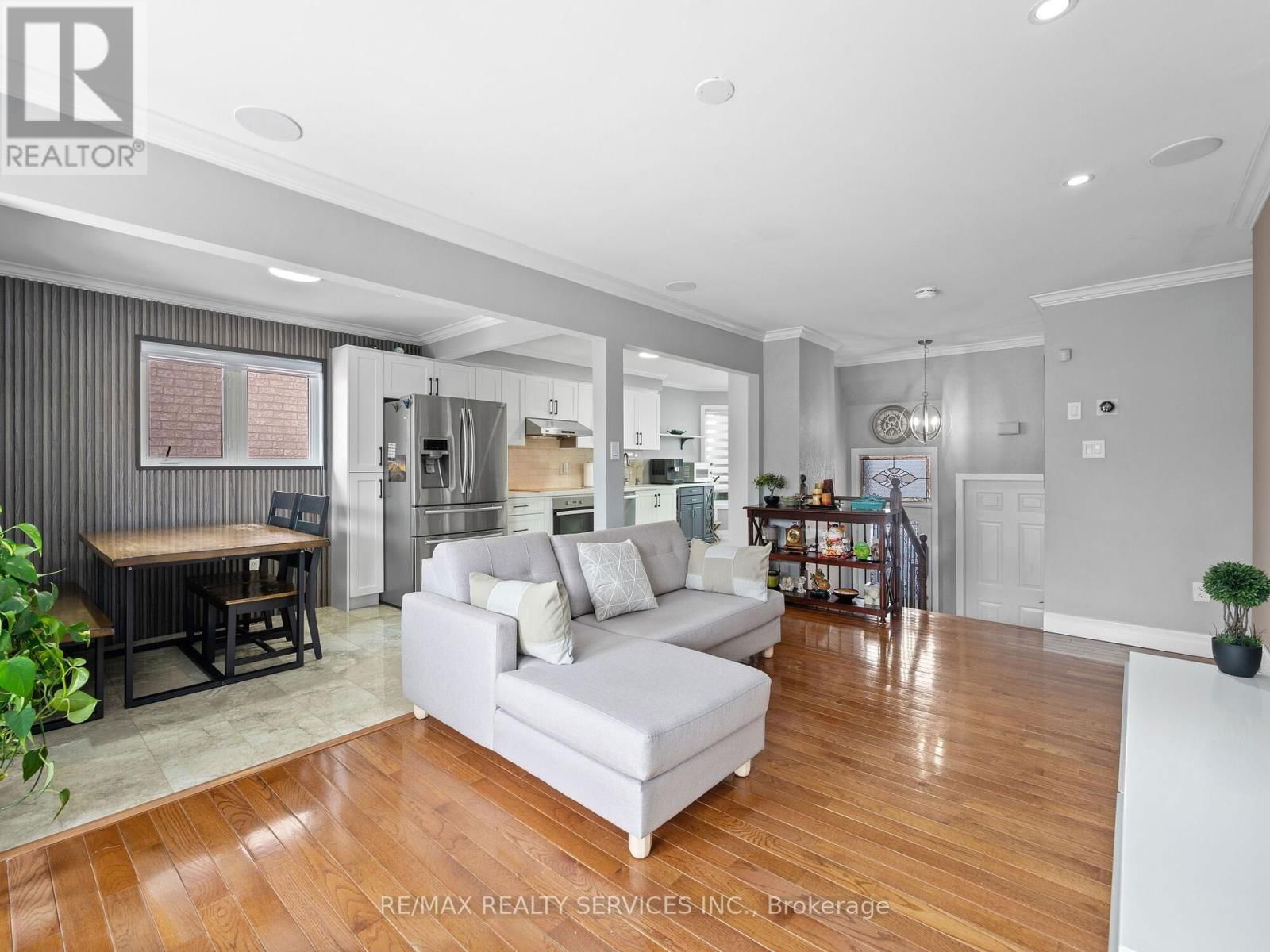 8 BRADWICK COURT Image 9