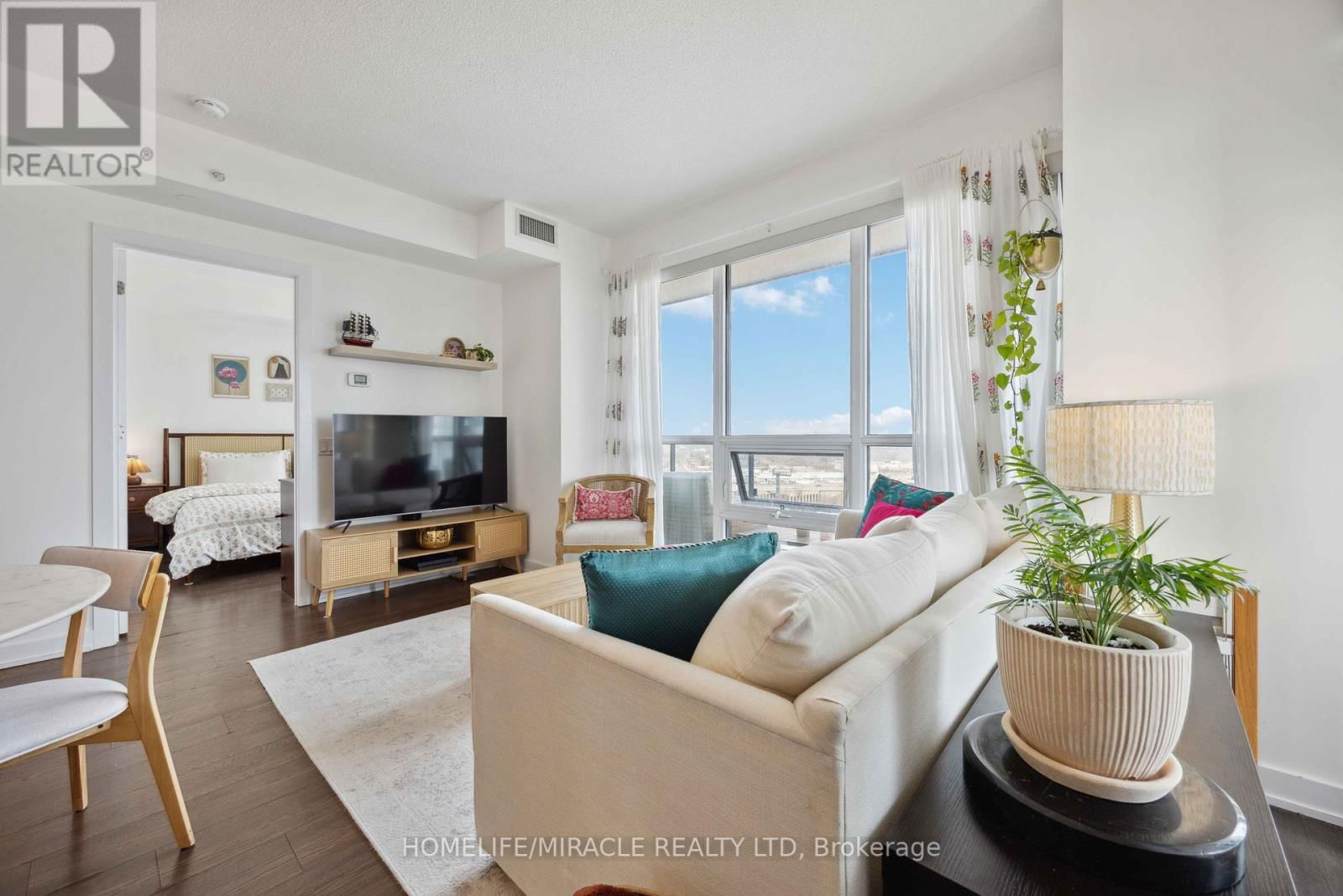 2207 - 2220 LAKE SHORE BOULEVARD WEST Image 8