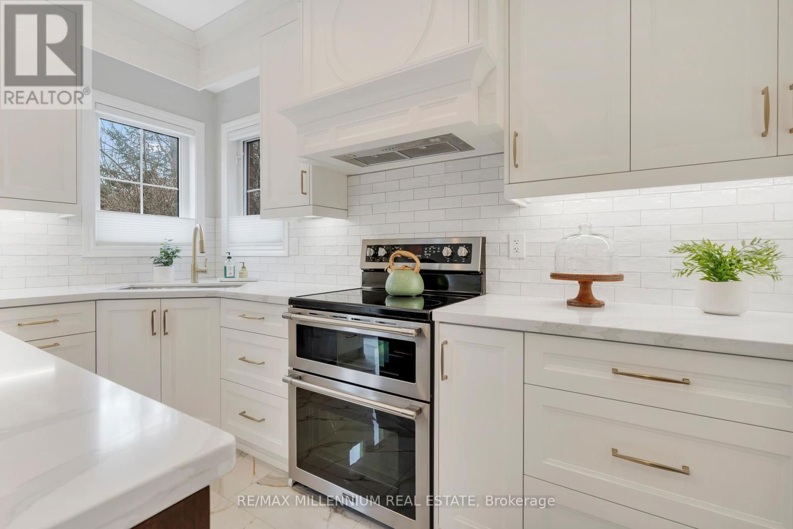 13 BELLEVILLE DRIVE Image 18