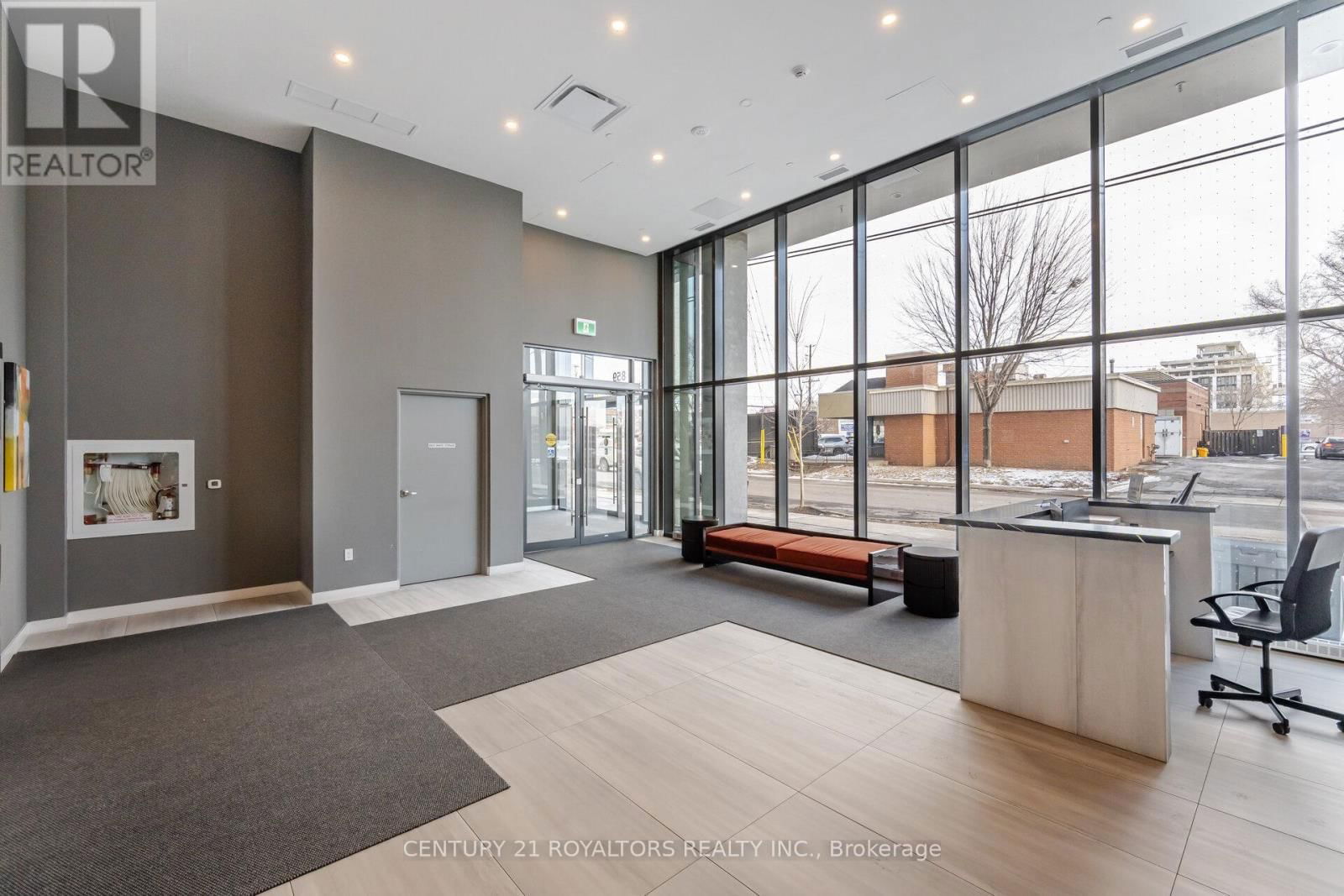 509 - 859 THE QUEENSWAY Image 5