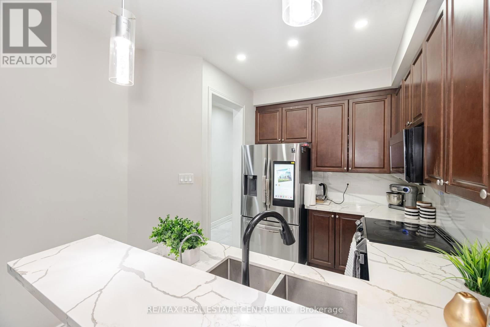 112 CONNOLLY CRESCENT Image 10