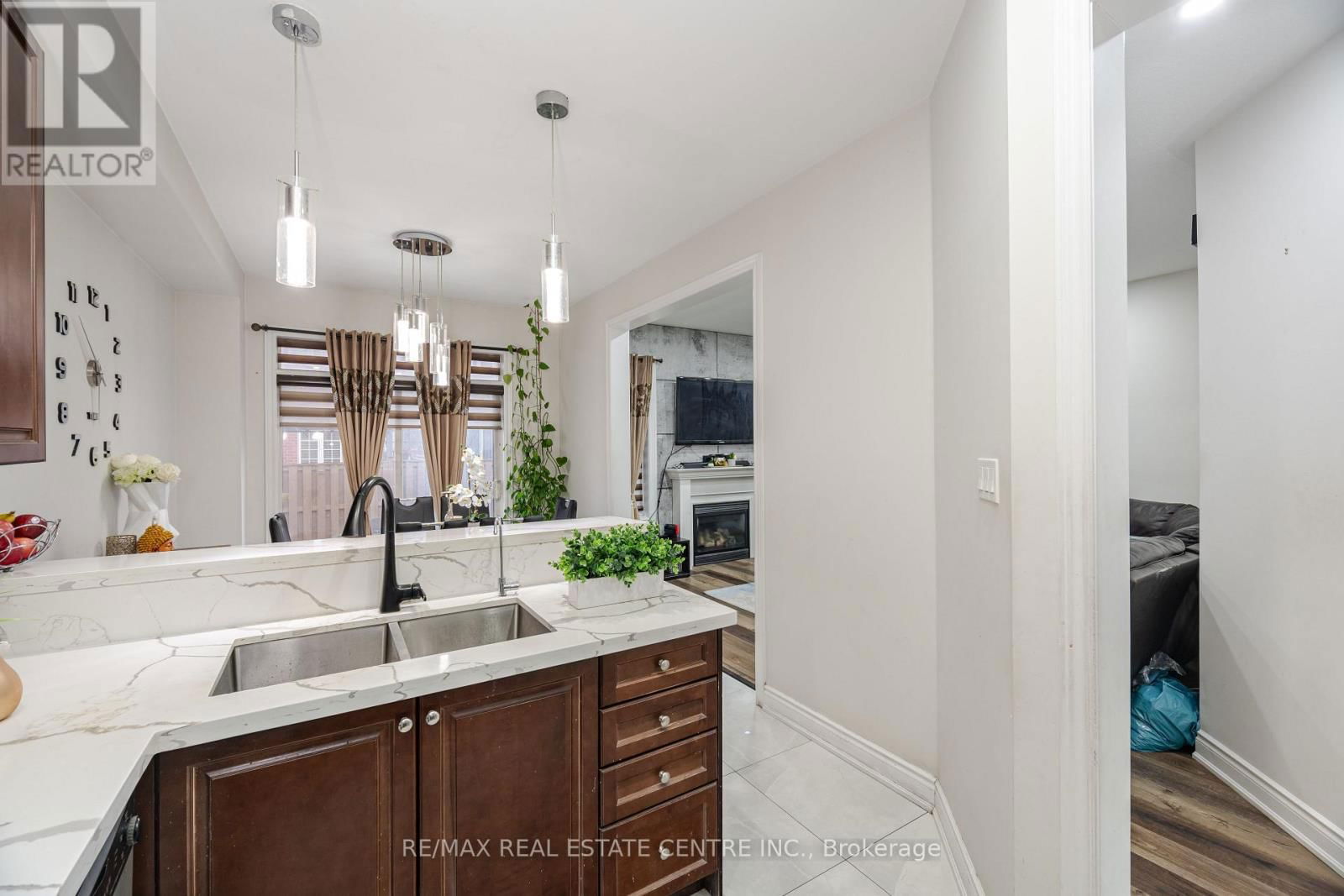 112 CONNOLLY CRESCENT Image 11