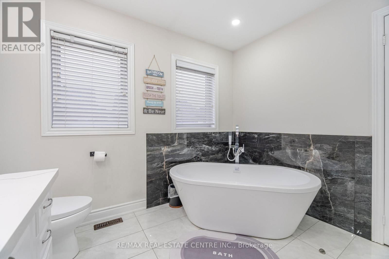 112 CONNOLLY CRESCENT Image 25