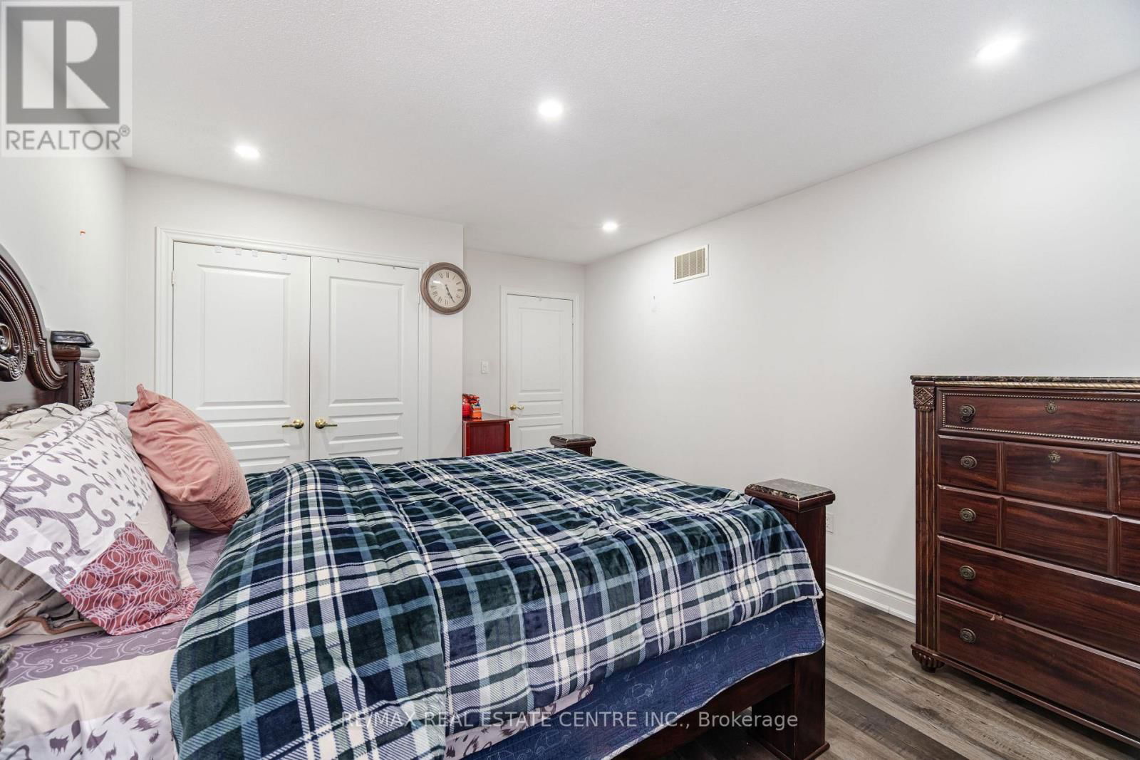 112 CONNOLLY CRESCENT Image 30
