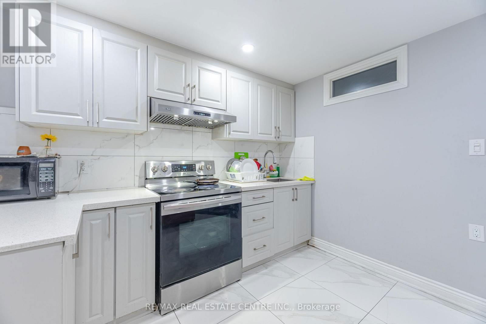 112 CONNOLLY CRESCENT Image 35