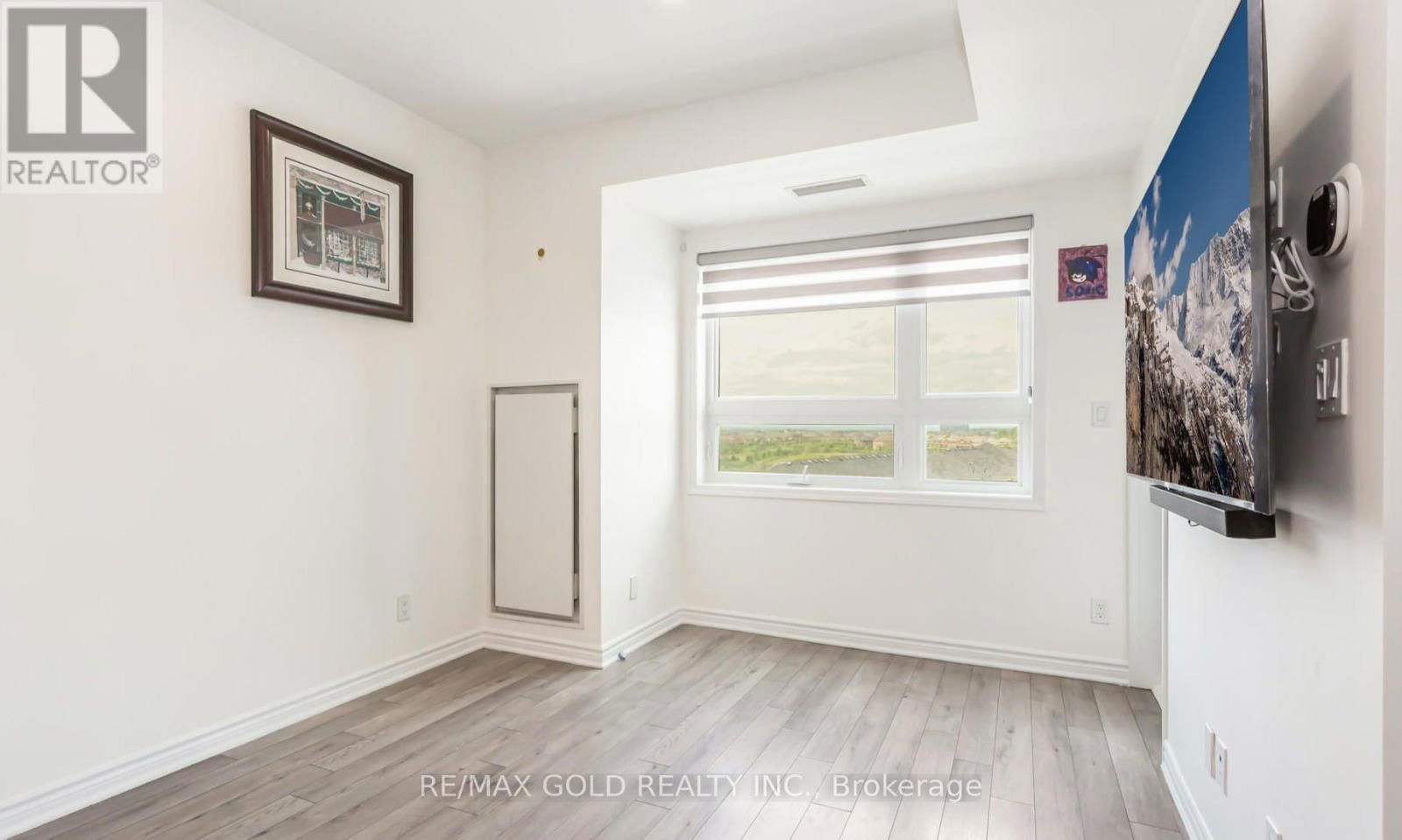 521 - 200 LAGERFEILD DRIVE Image 8