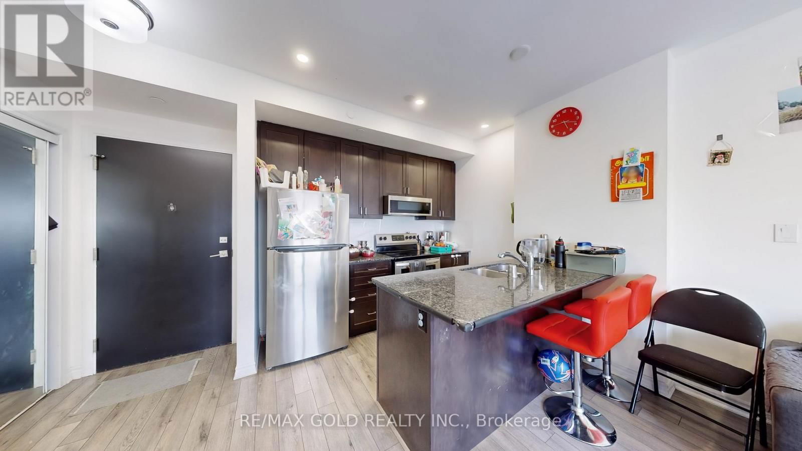 521 - 200 LAGERFEILD DRIVE Image 9