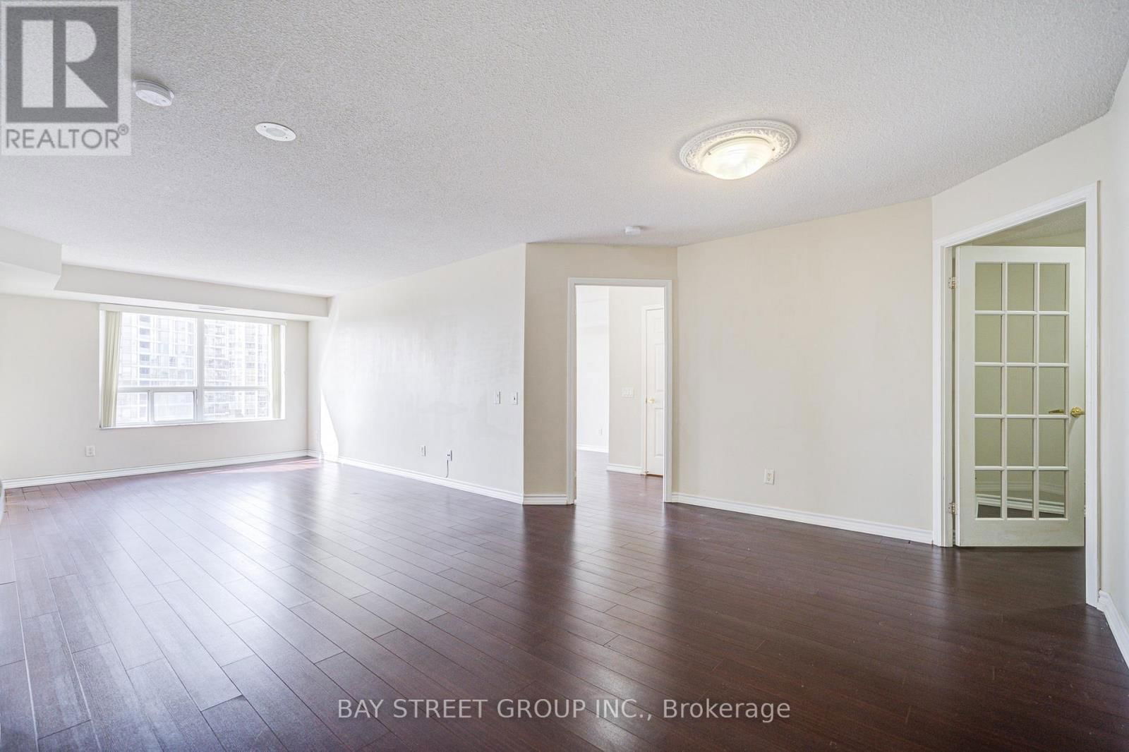 820 - 25 KINGSBRIDGE GARDEN Image 13