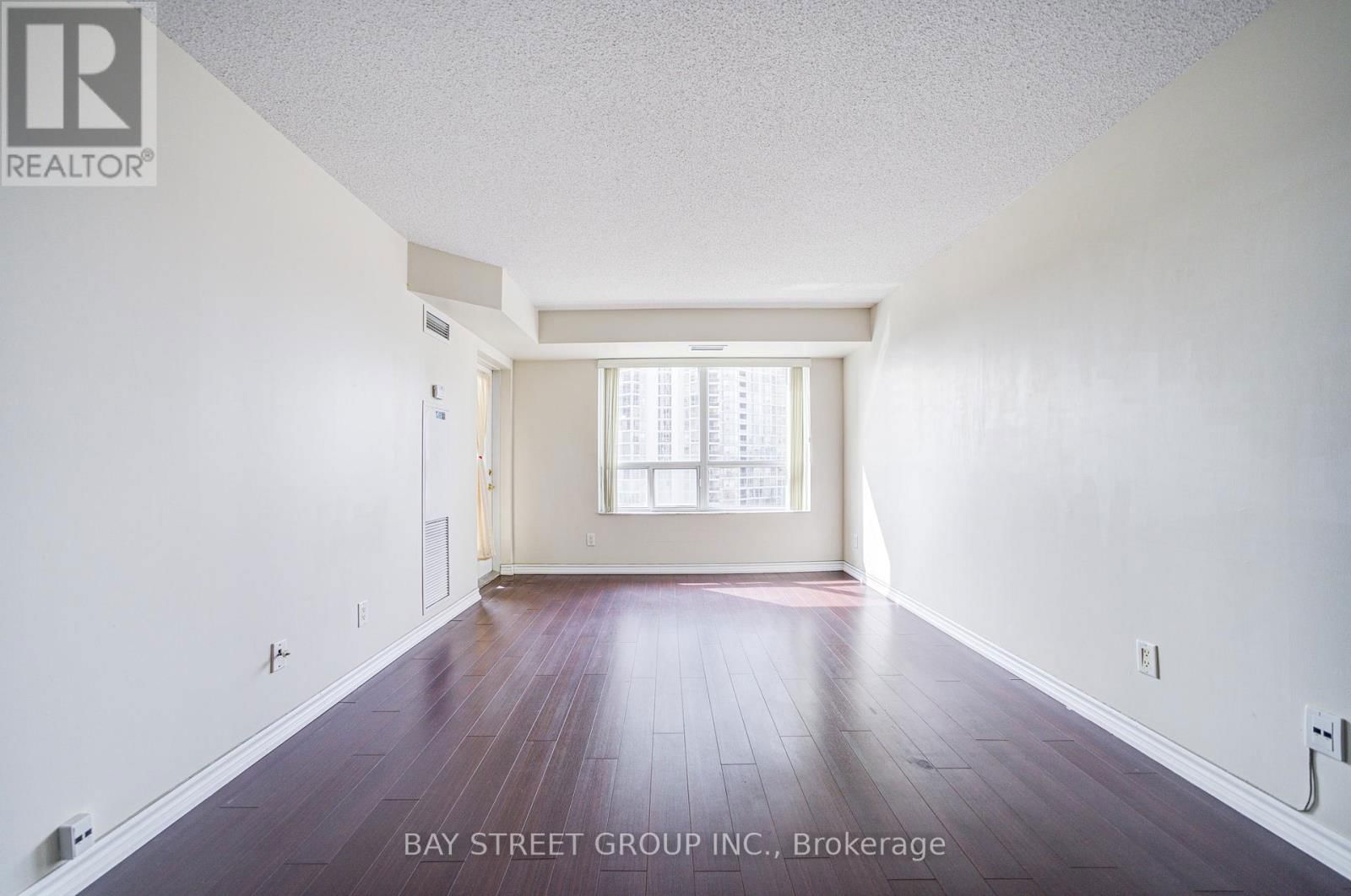 820 - 25 KINGSBRIDGE GARDEN Image 16