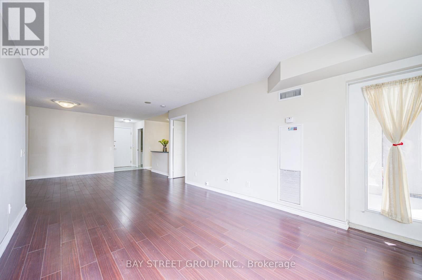 820 - 25 KINGSBRIDGE GARDEN Image 18
