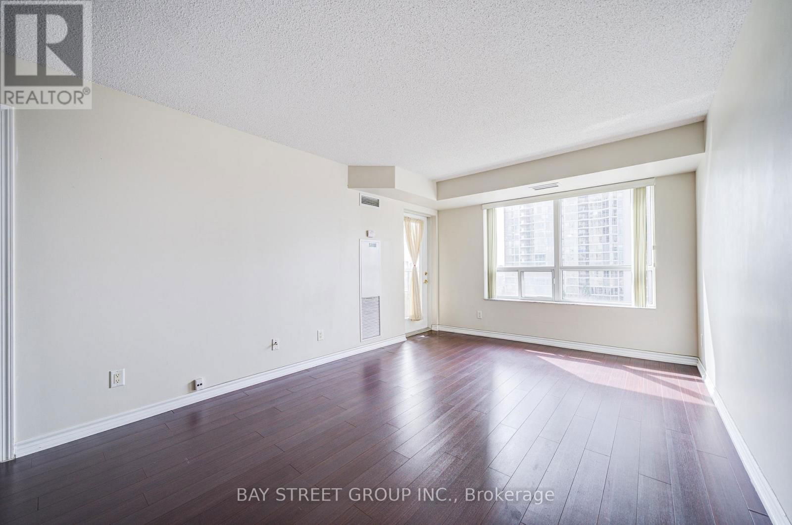 820 - 25 KINGSBRIDGE GARDEN Image 19