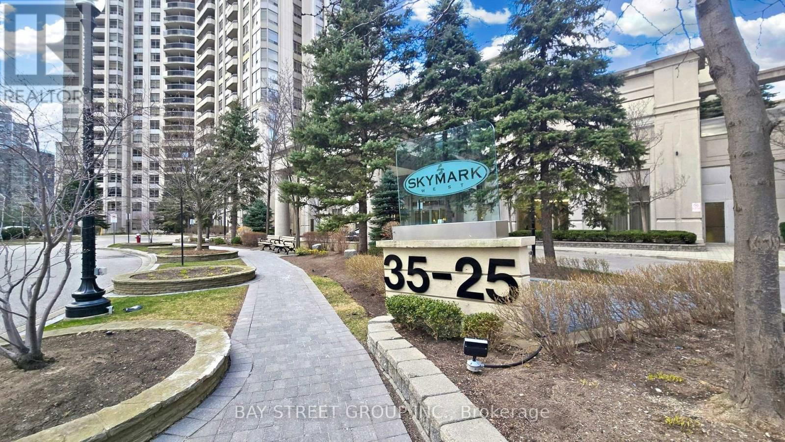820 - 25 KINGSBRIDGE GARDEN Image 2