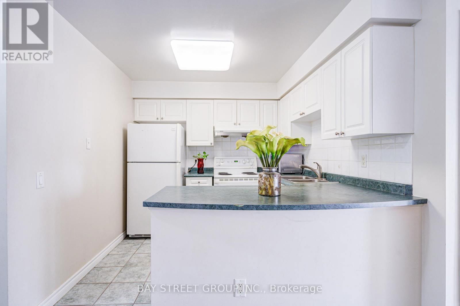 820 - 25 KINGSBRIDGE GARDEN Image 23