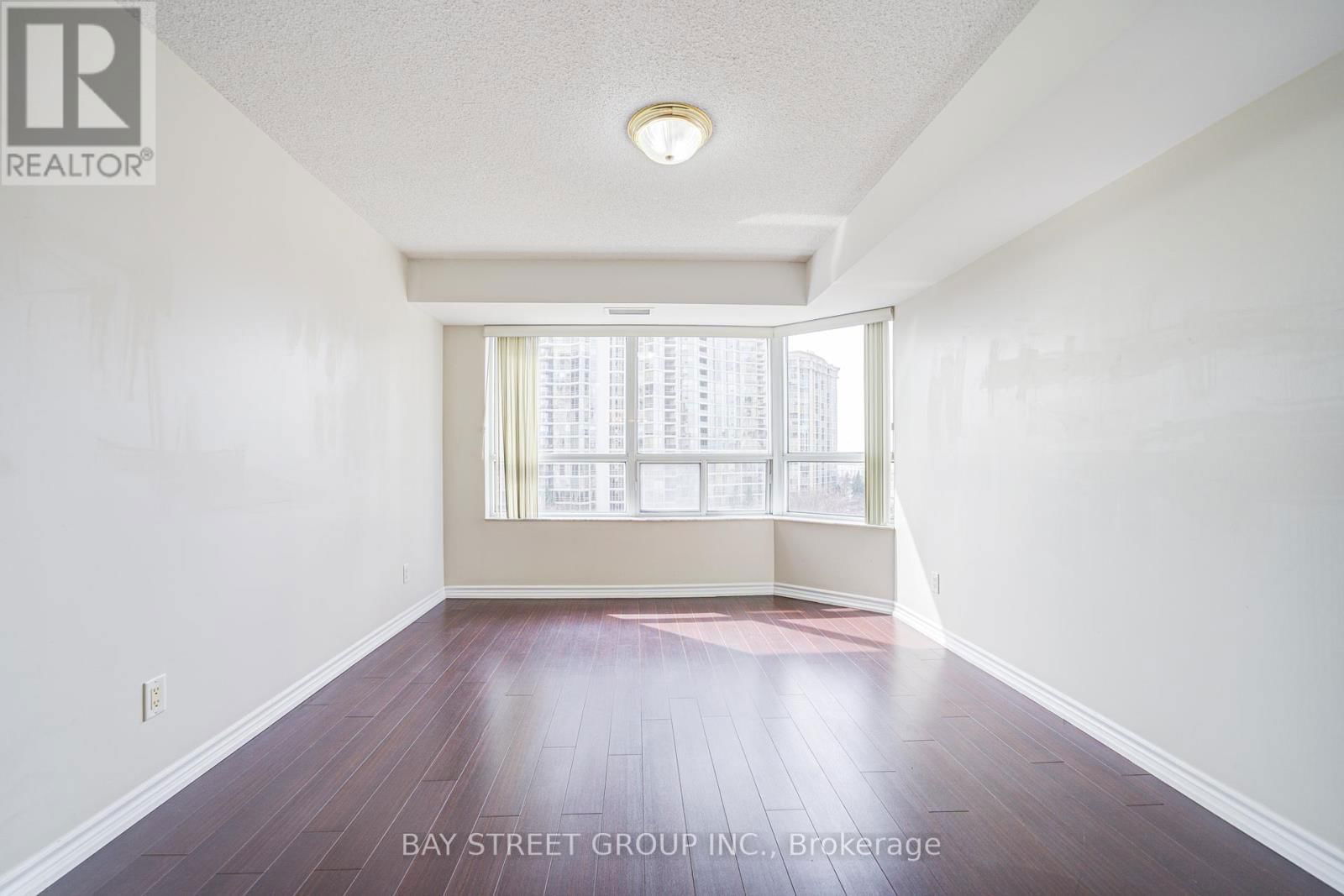 820 - 25 KINGSBRIDGE GARDEN Image 33