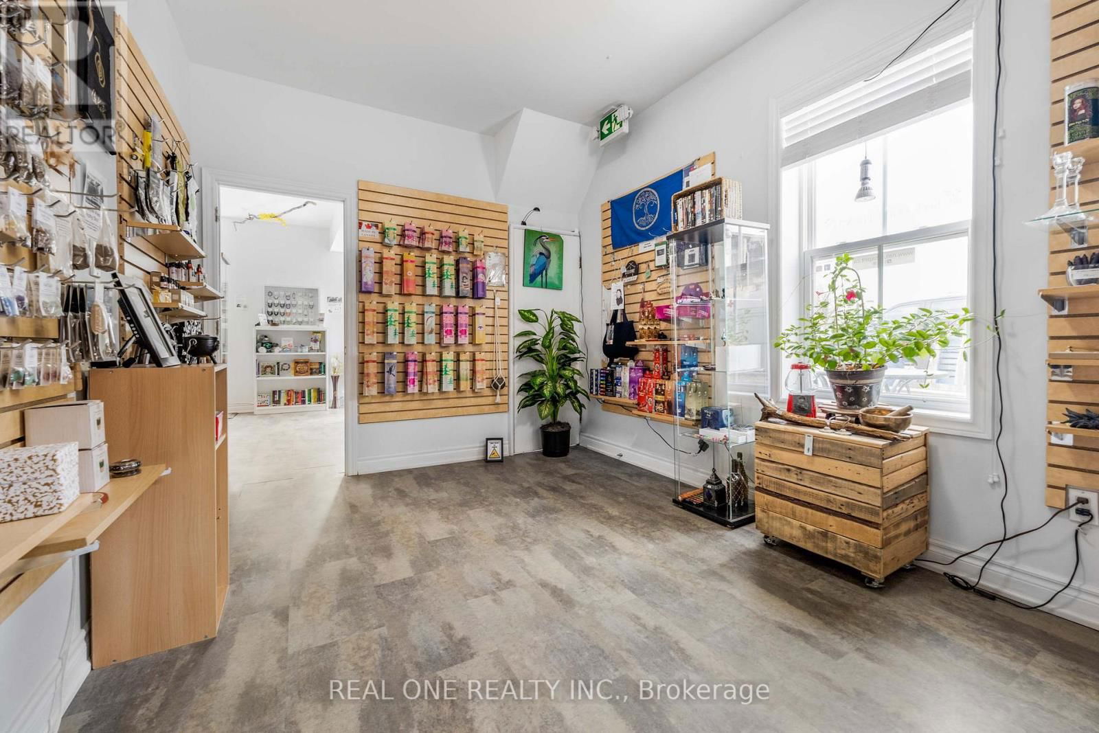 207 MARY STREET Image 10