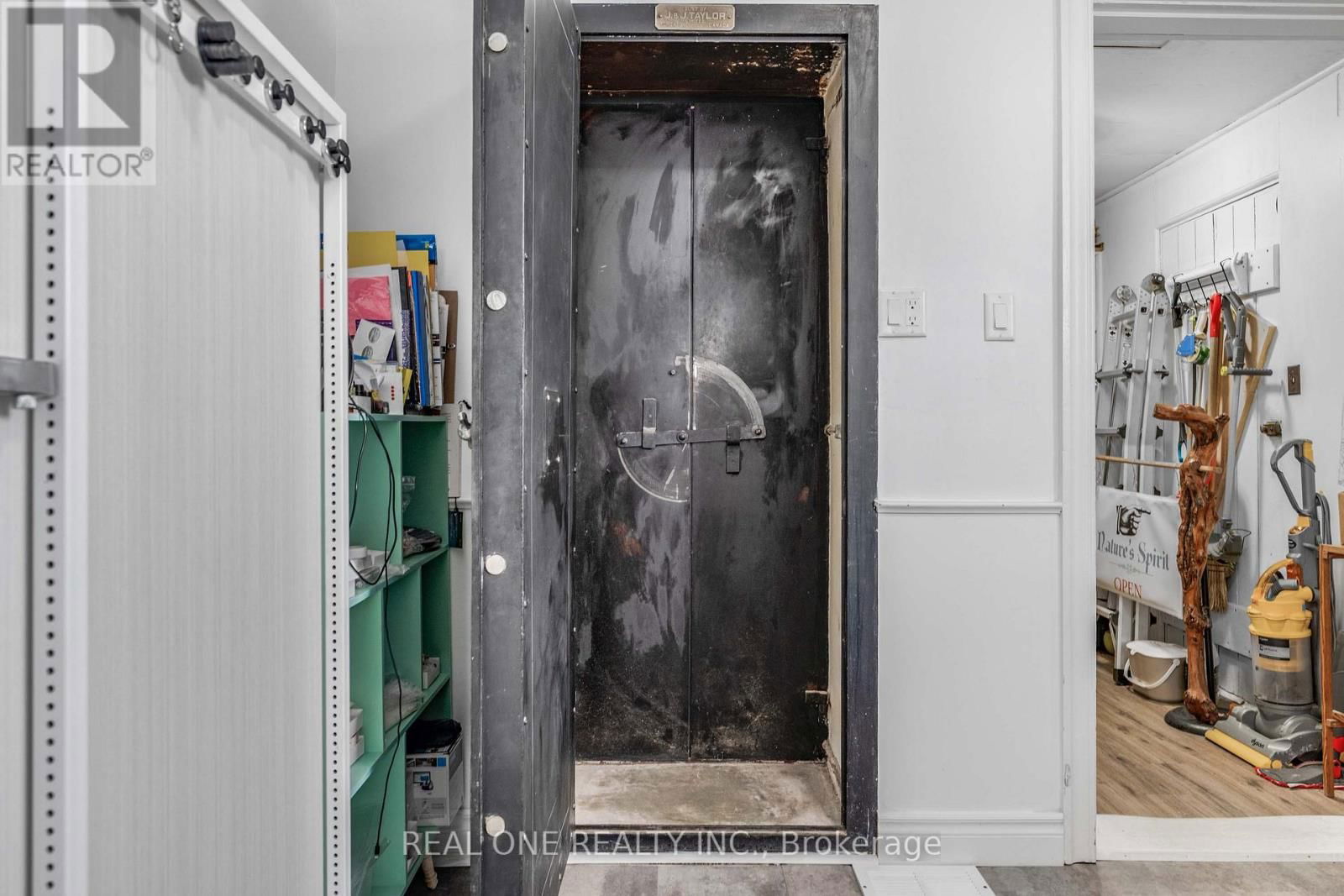 207 MARY STREET Image 12
