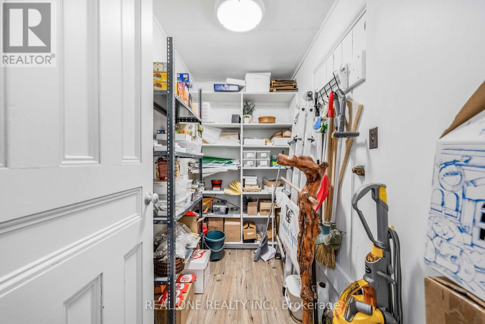 207 MARY STREET Image 14