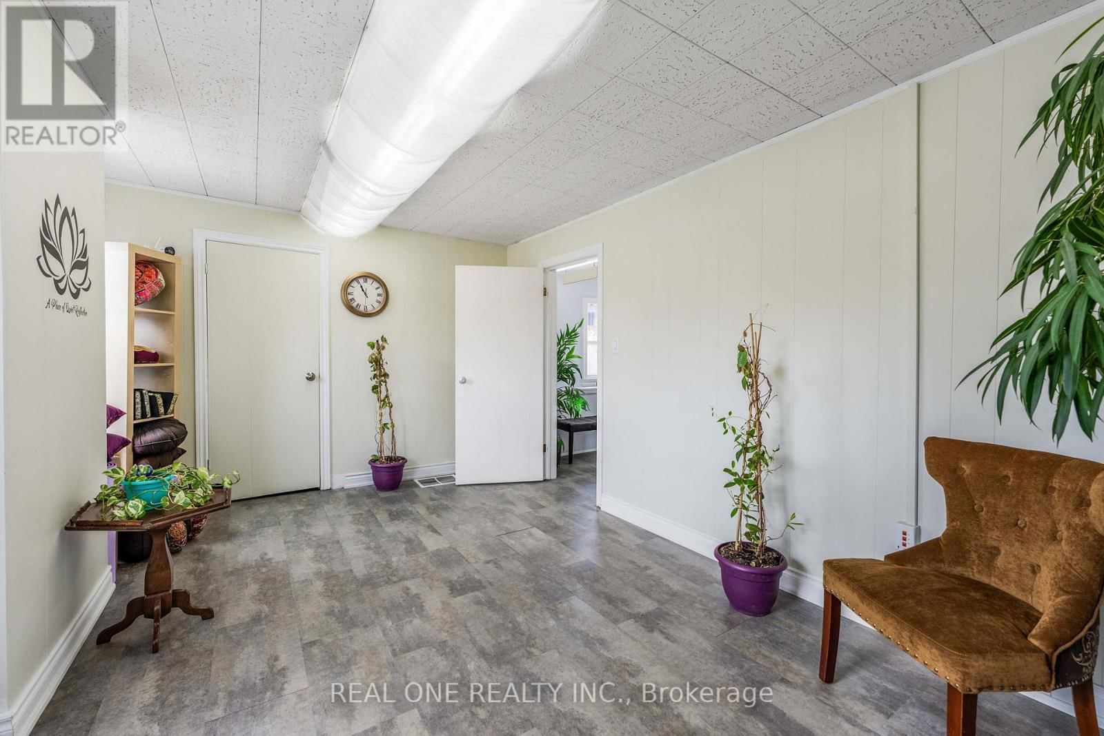 207 MARY STREET Image 20