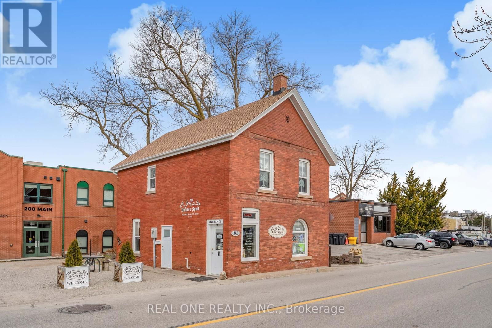 207 MARY STREET Image 3