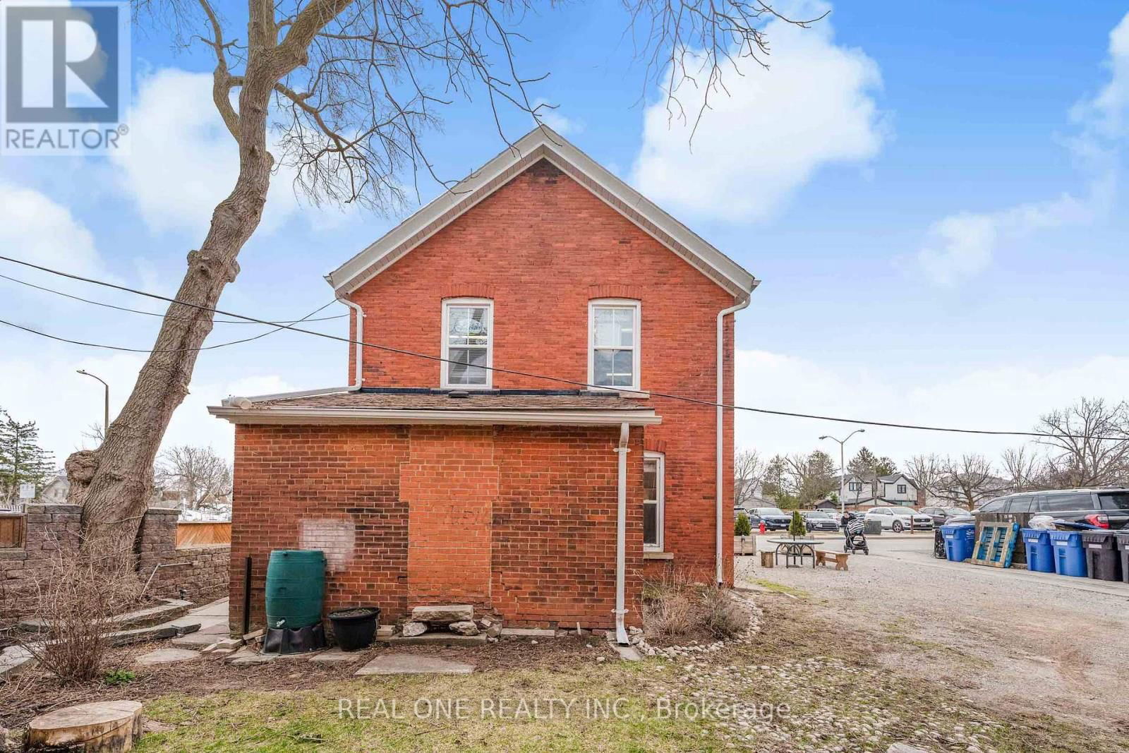 207 MARY STREET Image 31