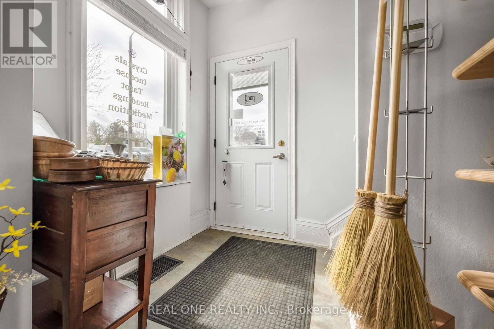 207 MARY STREET Image 5