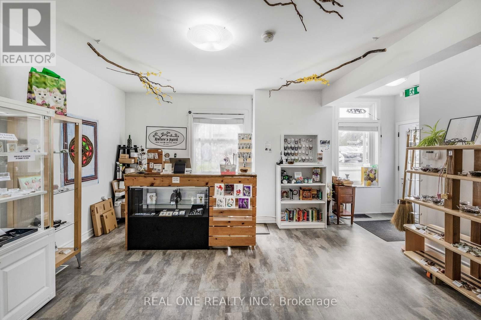207 MARY STREET Image 7