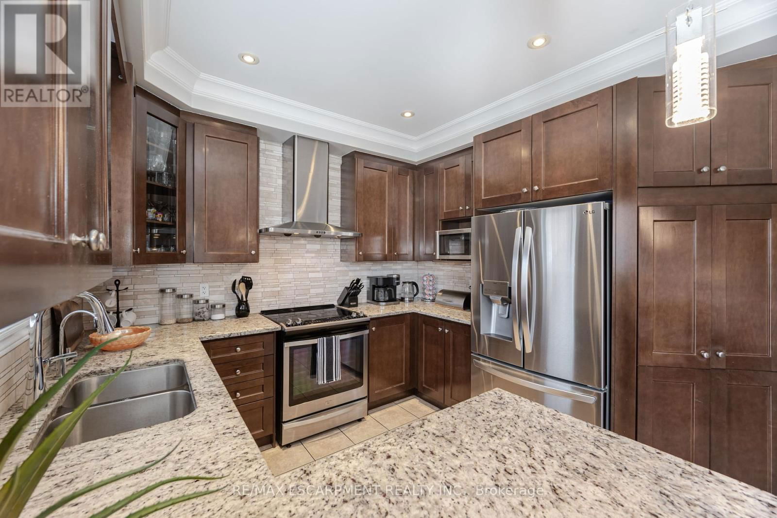31 VANDERBRINK DRIVE Image 12