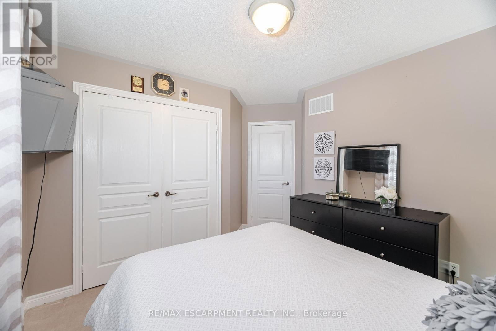31 VANDERBRINK DRIVE Image 24