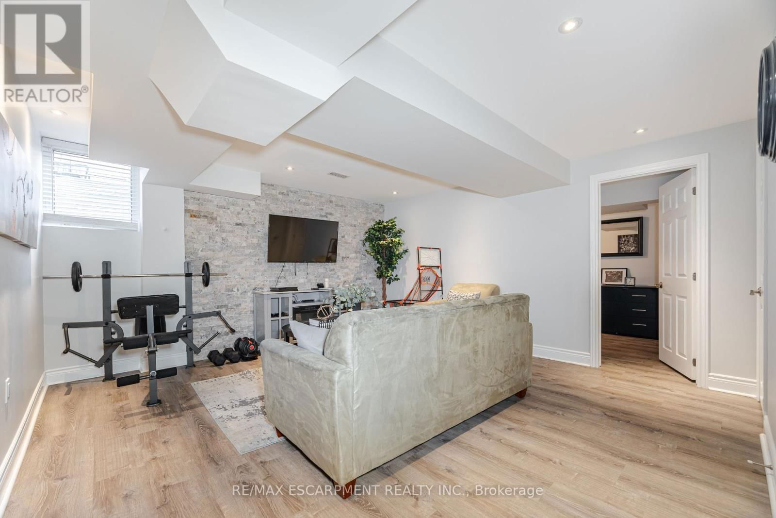 31 VANDERBRINK DRIVE Image 35