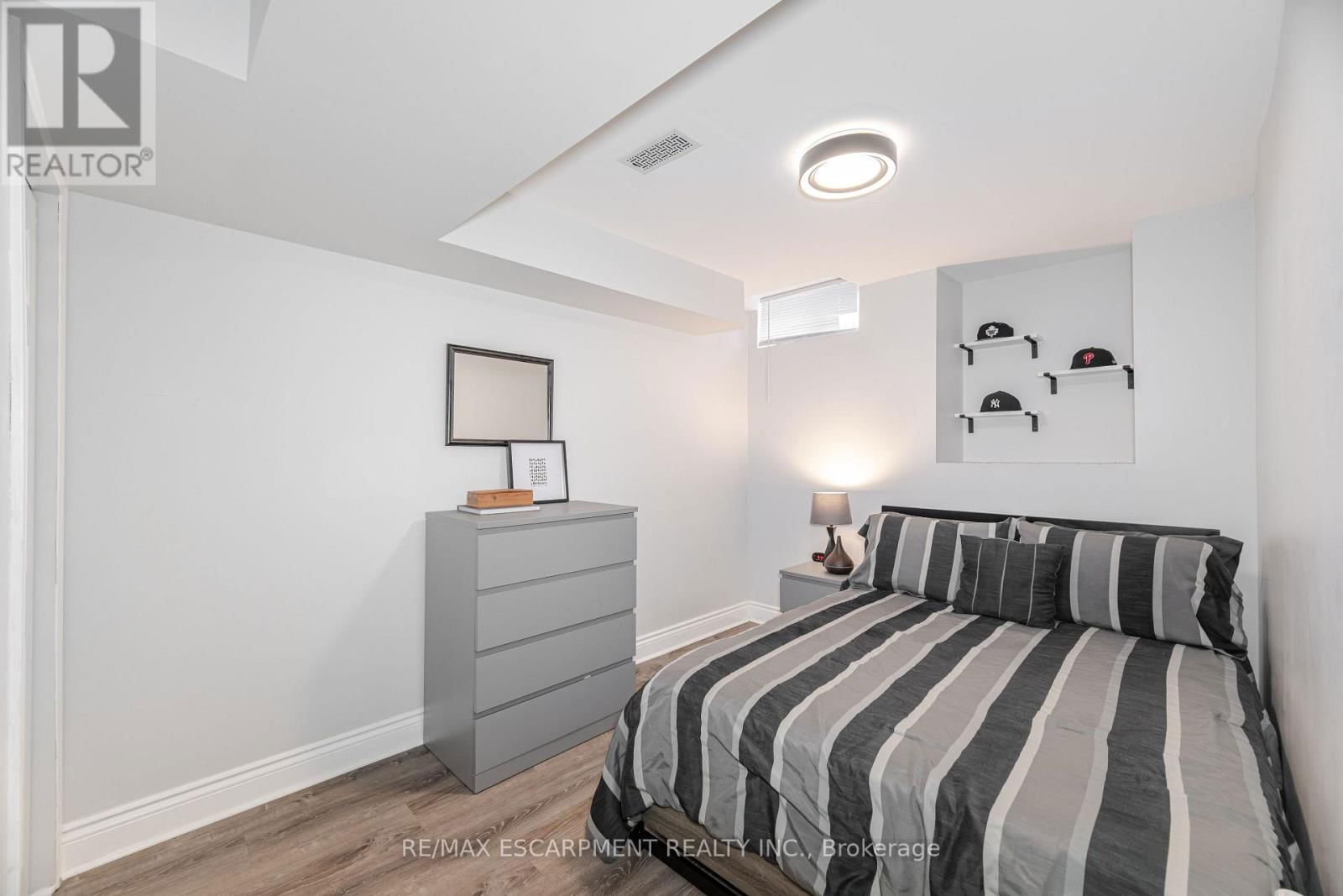 31 VANDERBRINK DRIVE Image 38