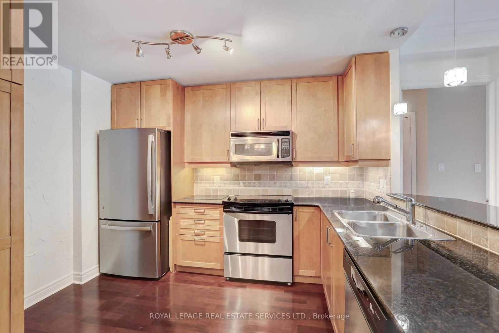 303 - 3085 BLOOR STREET WEST Image 12