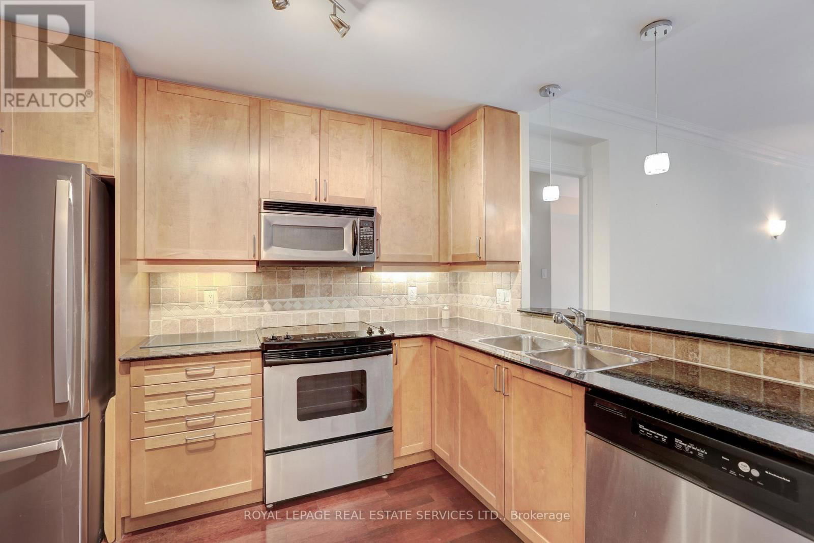 303 - 3085 BLOOR STREET WEST Image 13