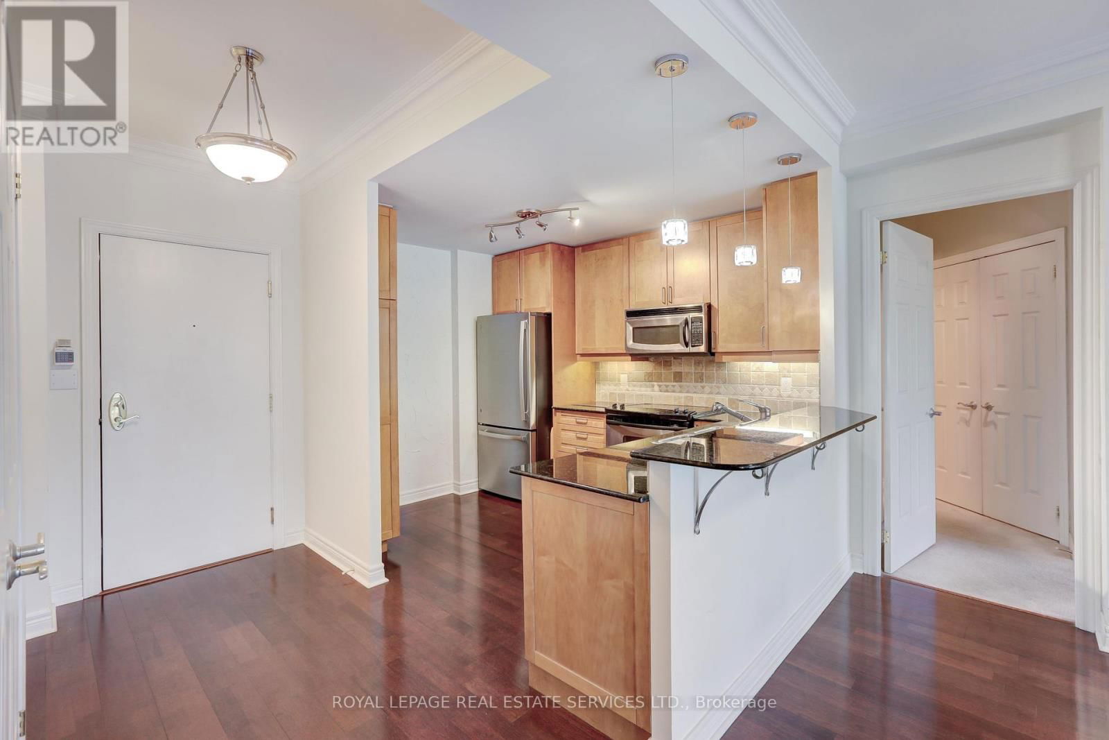 303 - 3085 BLOOR STREET WEST Image 14