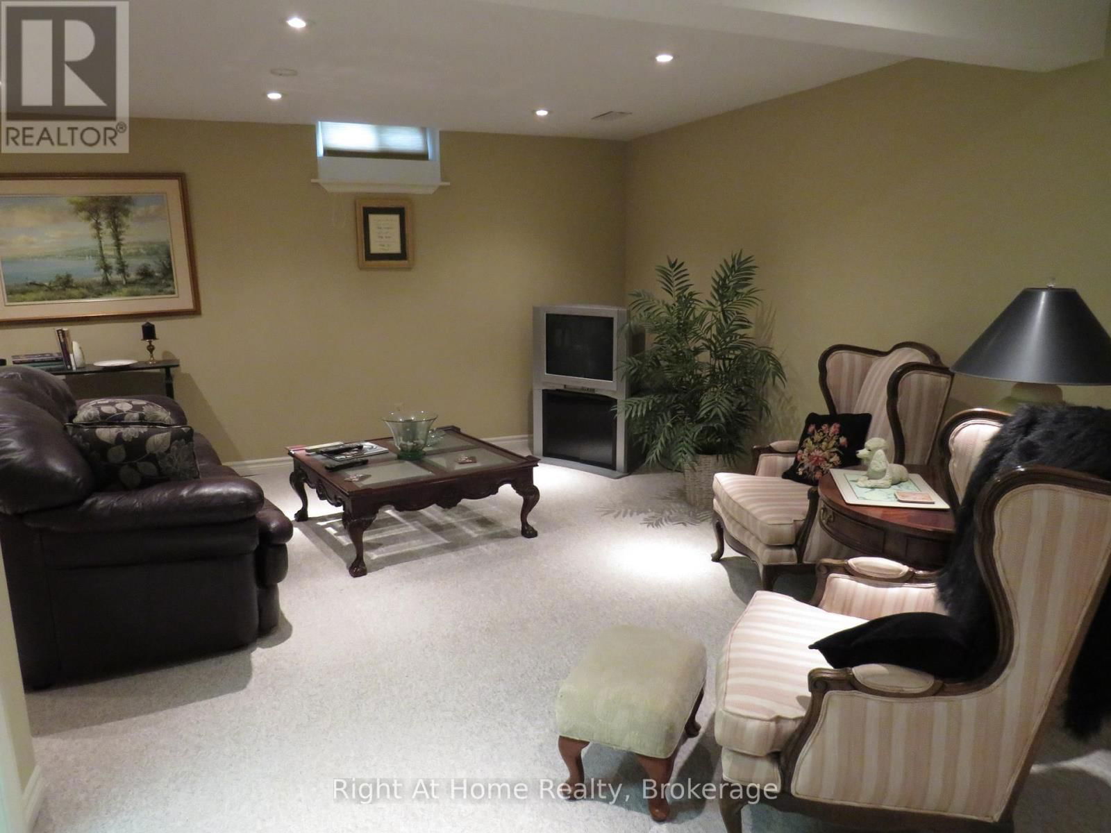 2325 DEVON ROAD Image 27