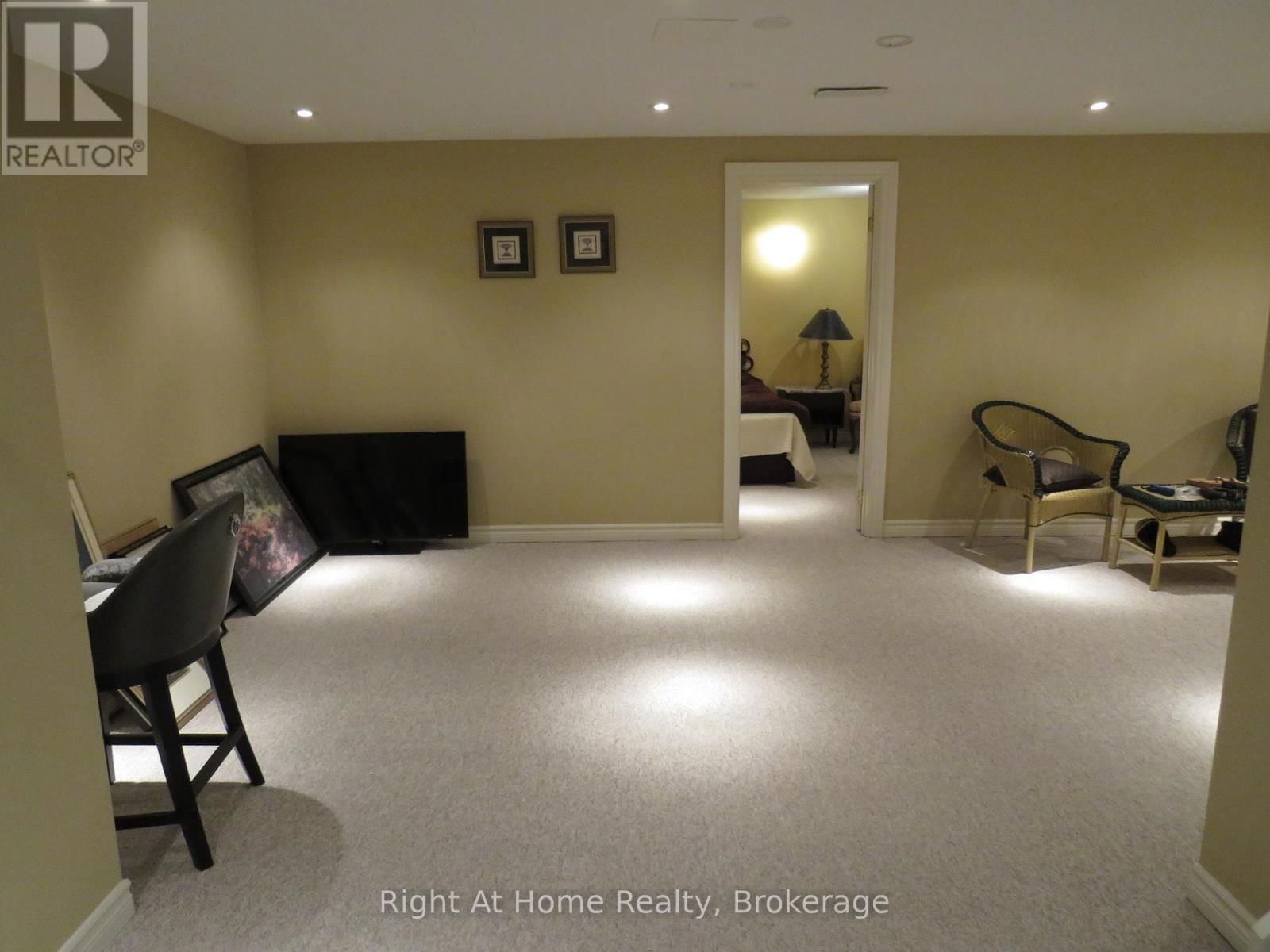 2325 DEVON ROAD Image 30