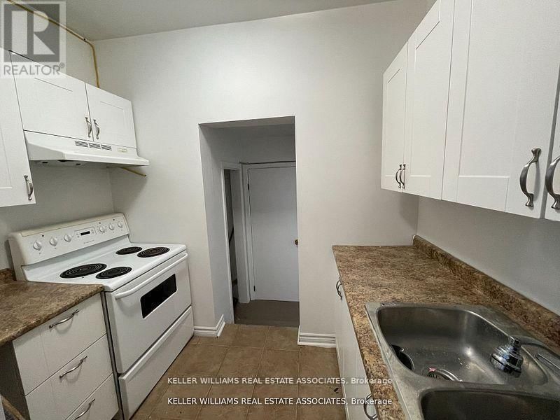54 LAKESHORE ROAD EAST Image 13
