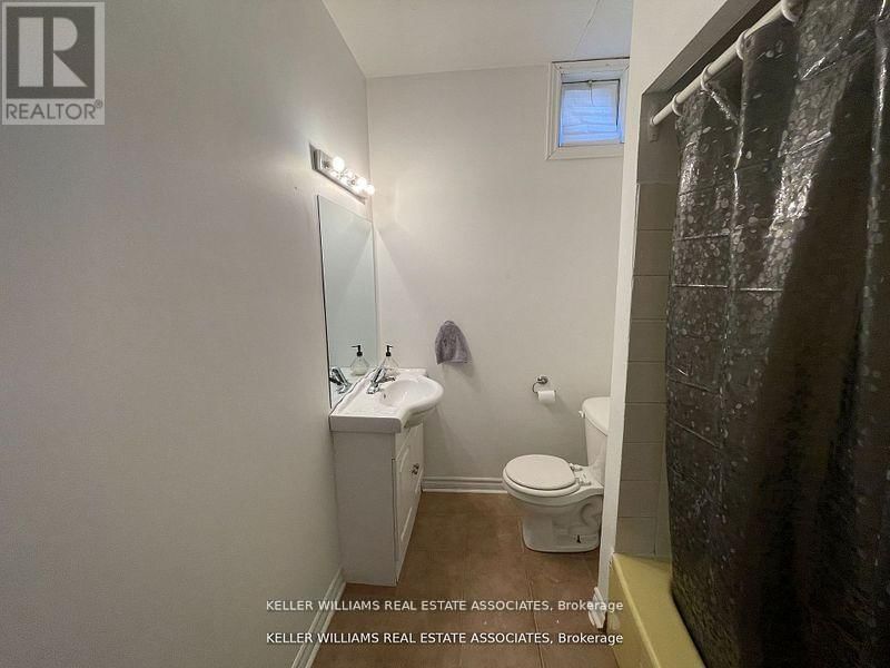 54 LAKESHORE ROAD EAST Image 16